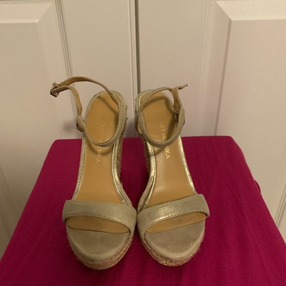 Badgley Mischka Wedges - Picture 3 of 6